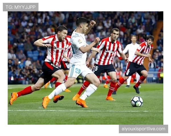 对比分析：英超与西甲在边路进攻宽度利用上的数据差异。