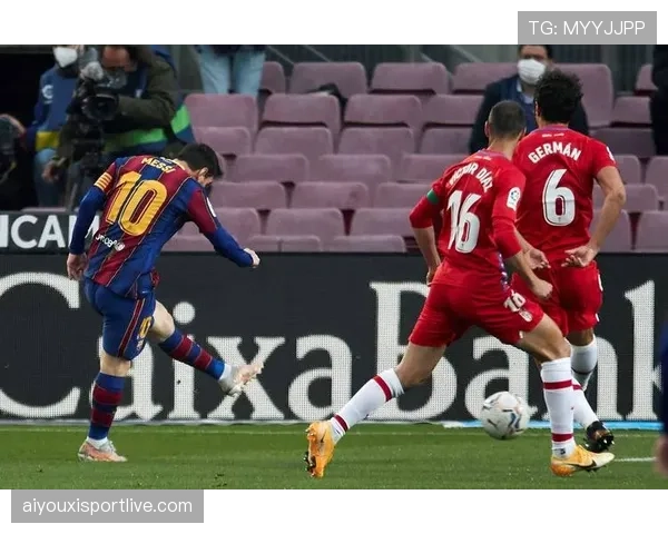 格拉纳达举办社区足球节，设立“快速反击”趣味挑战项目